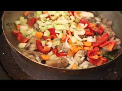 Видео: Тушеный цыплёнок -Дженнаро Контальдо