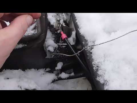 Видео: Замена тросика открытия капота на Ниве.