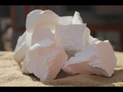 Видео: Строительный мел курам несушкам.