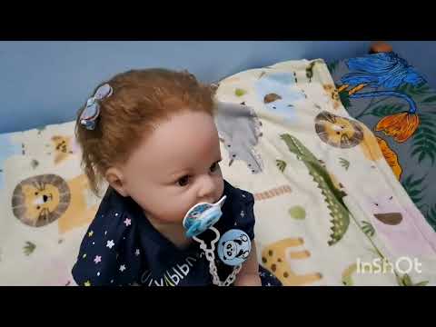 Видео: Малышка купается в бассейне. Пошли на вечернюю прогулку.