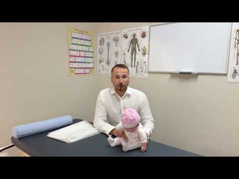 Видео: Задержка развития. Ребёнок 8-10 месяцев не сидит, не ползает на четвереньках. Что делать?