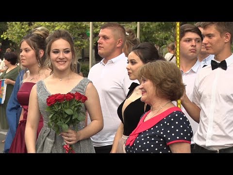 Видео: В Туапсе прошел общерайонный выпускной