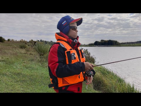 Видео: Охота на лодке за судаком.