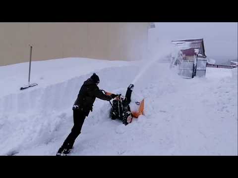 Видео: Снегоуборщик КСМ-21 из Сити-Молла. Первые испытания, первые поломки.