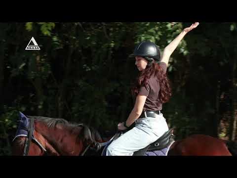 Видео: Почему в скачках в Абхазии участвуют только английские скакуны и побеждают Британцы