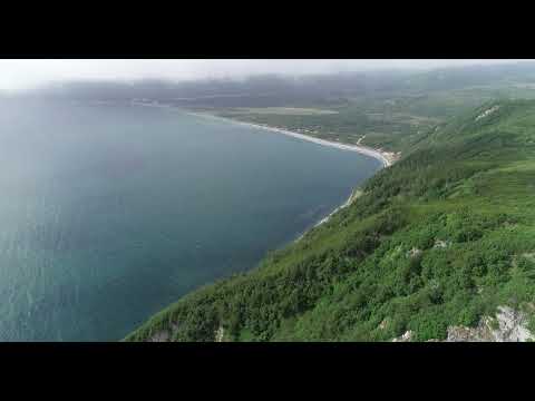 Видео: Магадан 2025 полет 4 от 19 июля красивый полет по скалам бухры река Окса DJI 0258