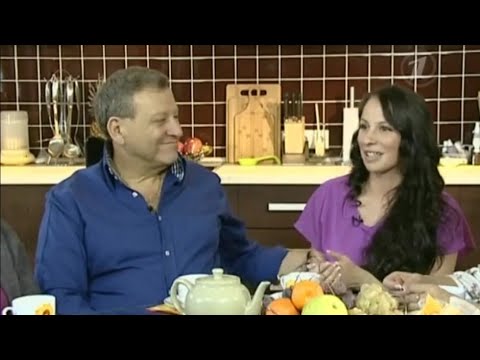 Видео: "Пока все дома" с Тимуром Кизяковым. В гостях у Бориса Грачевского. Выпуск от 23.12.2012