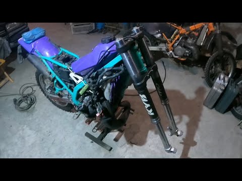 Видео: Установка вилки wp 48 от ktm sx250 2003 на Kawasaki kmx 125 1992. 