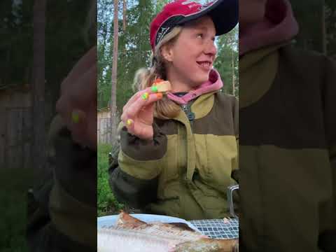 Видео: Мукбанг: шампанское и красная икра