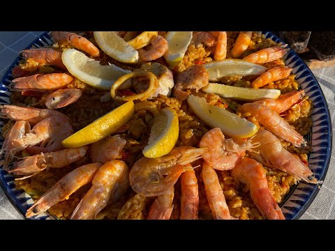 Видео: Готовлю 🦑паэлью 🦐в казане на огне ￼🔥🤪