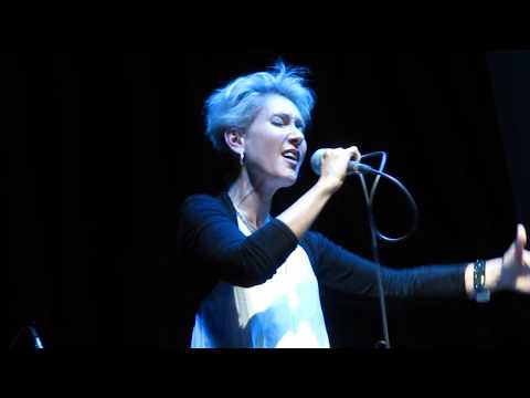 Видео: Ирина Богушевская - "Обнимая ветер"