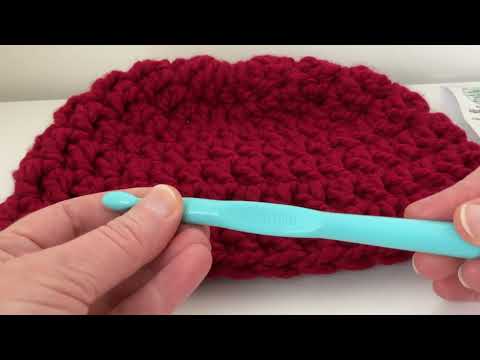 Видео: Быстрая вязаная крючком шапочка — 1 час