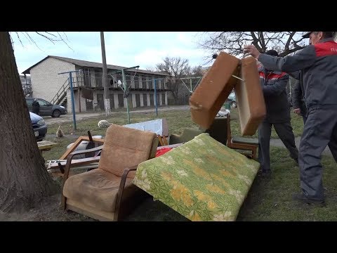 Видео: В Пинске выселили очередного должника за неуплату коммунальных услуг