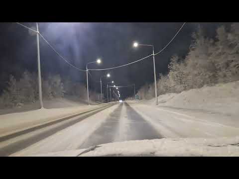 Видео: На Ниве тревел по "новой", полностью освещенной дороге на аэропорт города Мурманска. Новый терминал.