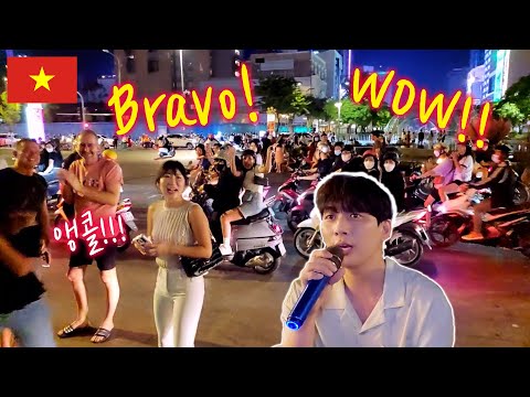 Видео: Люди аплодируют корейским песням, эхом разносящимся по Вьетнаму