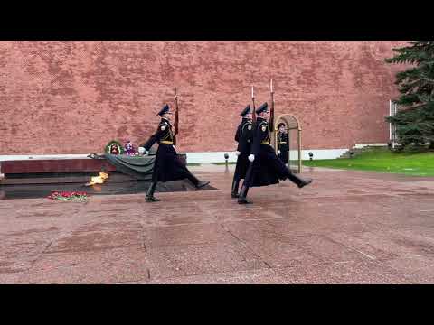 Видео: Смена караула у вечного огня. Москва. Кремль