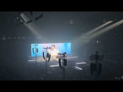 Видео: Егор Крид, Михаил Гуцериев - Незабудка. Премьера  Санкт-Петербург 11.10.2025