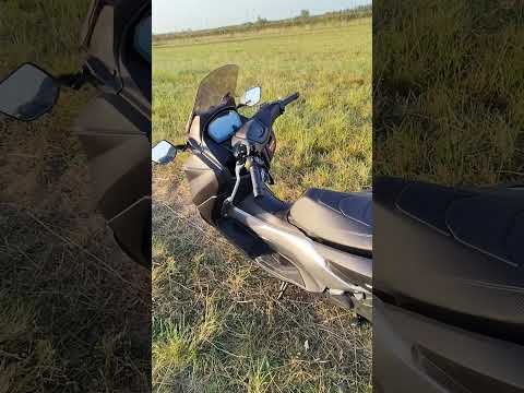 Видео: Продолжение обзора скутера Kunhao Zmax TMax Jinlang EFI ROJO 180 см³. Эргономика.