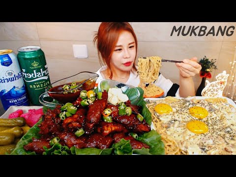 Видео: Субтитры) Spicy Pig's Feet Hot peppers Cream pasta Beer Jokbal Pig Hocks MUKBANG ASMR yummy eating