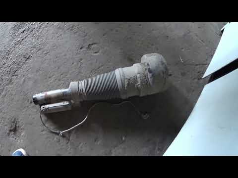 Видео: Пневмоподвеска Мерседес W221 ( замена пневмобаллона). Air suspension Mercedes-Benz W221.
