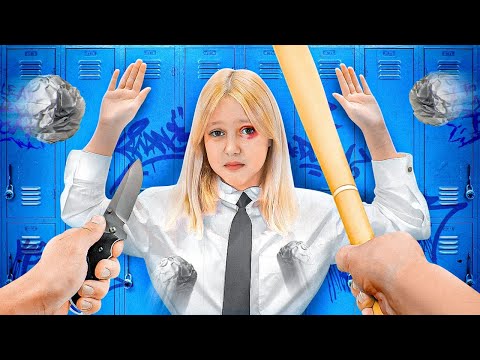 Видео: ШКОЛА ЗА ПРОБЛЕМАТИЧНЕ ТИНЕЈЏЕРЕ! | Бунтовни тинејџери у НОВОЈ ШКОЛИ!