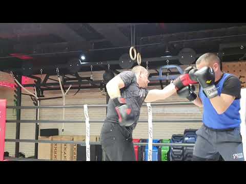 Видео: Дружеский тренировочный спарринг с МС по боксу.