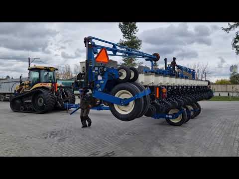 Видео: Як сівалка Kinze 3600 переводиться з транспортного в робоче положення./Огляд клієнтом.