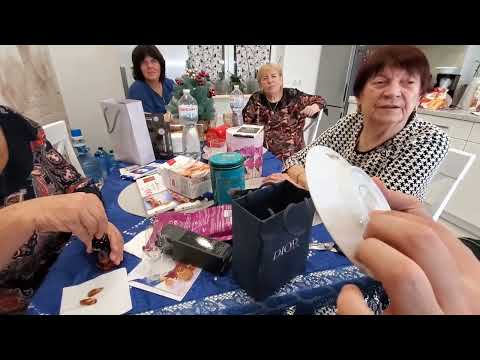 Видео: Большая Новогодняя Посылка с Англии ! Очень приятно