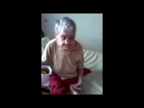 Видео: Не кормят слепую бабушку в Доме ветеранов г.Алматы