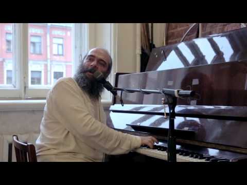 Видео: «Идет девка» Псой Короленко