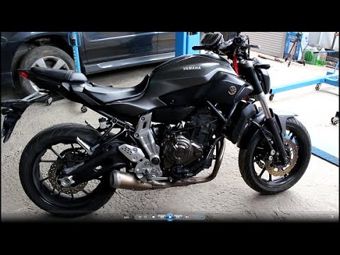 Видео: Yamaha MT 07  2014 года  Замена масла в двигателе масляного и воздушного фильтра