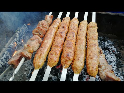 Видео: ЛЮЛЯ   КЕБАБ из курицы на мангале, который не падает с шампура  Супер сочный люля на мангале