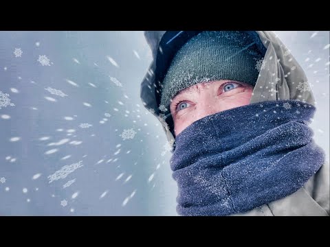 Видео: ВОТ ЭТО РЫБАЛКА В ЛЮТЫЙ ВЕТЕР НА РЕКЕ. ЗИМНЯЯ РЫБАЛКА НА БЕЗМОТЫЛКУ.