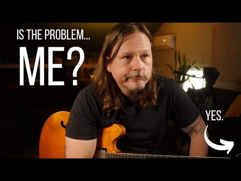 Видео: Моя гитара настроена, когда я ее настраиваю, но не когда я играю.