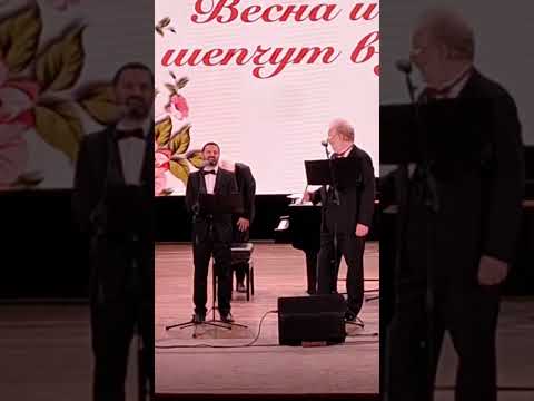 Видео: Три баса-профундо и трио "Фавориты"