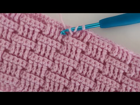 Видео: Простейшее детское одеяло из кубиков крючком — пошаговое руководство по изготовлению одеяла
