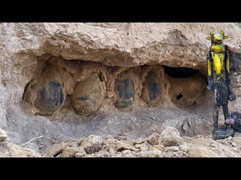 Видео: Момент нахождения сокровищ, полных золота и драгоценностей поиск сокровищ с помощью металлодетектора