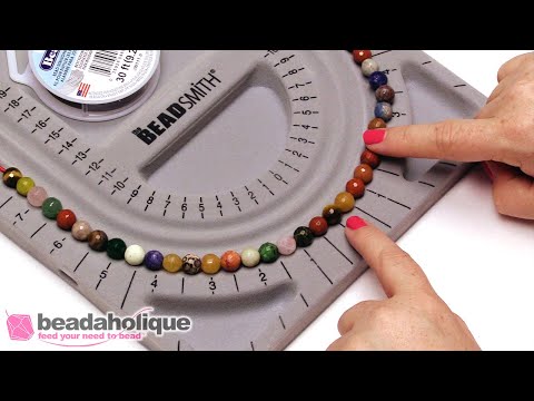 Видео: Как использовать доску для бисероплетения, чтобы сделать ожерелье из нитей от начала до конца