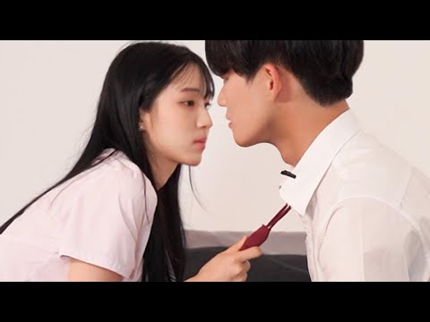 Видео: Поцелуй корейского подростка в постели