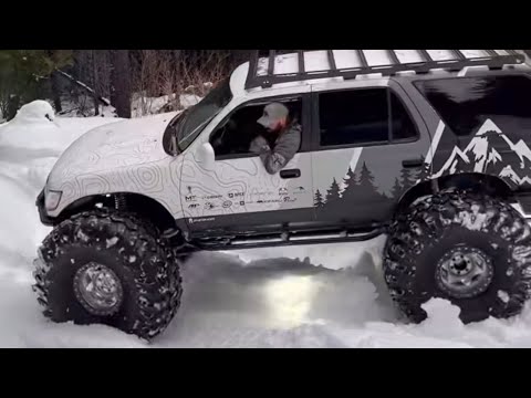 Видео: Зил 131 мощь 👍👍👍Вытащили Шамсин внедорожник из снега🏔️🪵