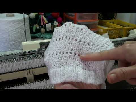 Видео: Свитер на любой вязальной машине  с дырочками из пряжи букле.