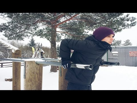Видео: Как заниматься на турнике и брусьях в зимнее время года.