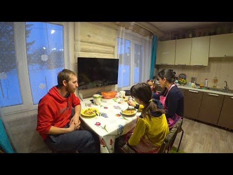 Видео: КАК ЖИВЕТ ДЕРЕВНЯ ЗИМОЙ. Жизнь в деревне