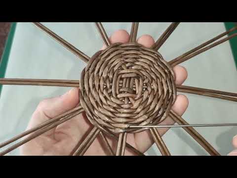 Видео: Урок плетения № 4. Как наращивать бумажную лозу в начале плетения, на дне и боковых стенках
