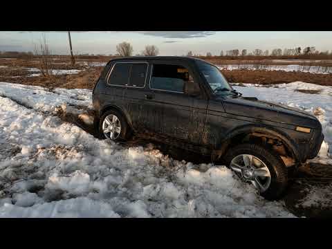 Видео: Засадили стоковую Ниву 4х4,  бездорожье