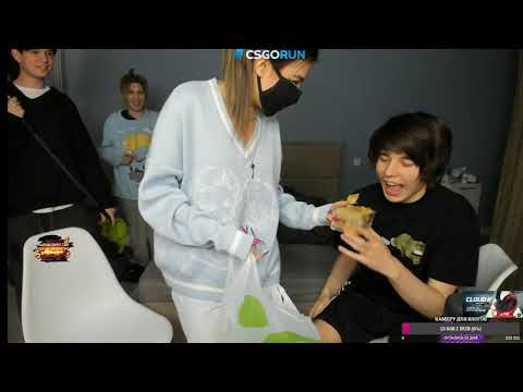 Видео: TENDERLYBAE ПРИЕХАЛА НА КОТТЕДЖ К JOJOHF И PLOHOYPAREN