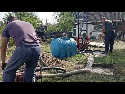 Видео: Хорошая вода внизу, у самого водоупора.