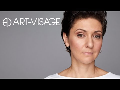 Видео: Урок по возрастному макияжу от Сергея Турчанинова