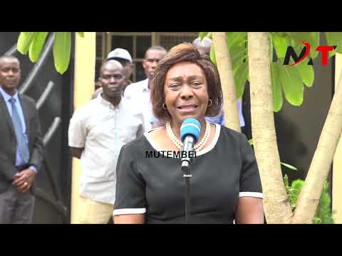 Видео: Участницы группы Iron Lady Марта Каруа и Черити Нгилу пролили слёзы, посетив могилу Раилы в Канго...