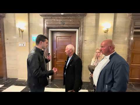 Видео: Посетихме кабинетът на Пеевски с бай Рибан. Ето какво се случи!